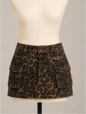 Vintage Y2K leopard print cargo mini skirt 🐆